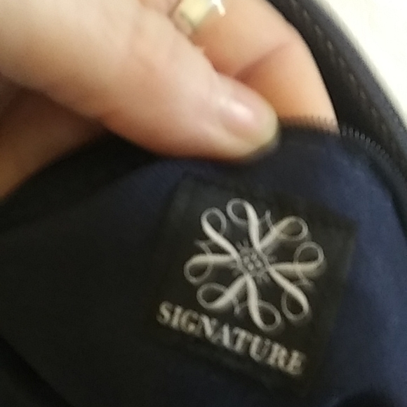 Red white navy. Leather handbag. Never used. 11in high 3.5 bottom 12 in wide. - Picture 4 of 12